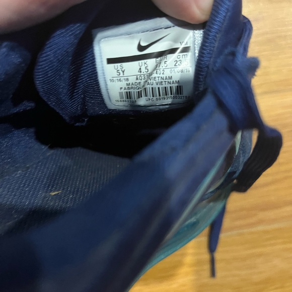 Nike Air Max 720 size 5y - Picture 4 of 9